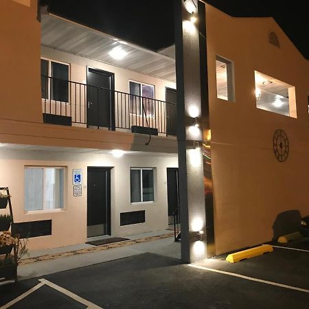 The Carasaljo Motel Лейкууд Екстериор снимка